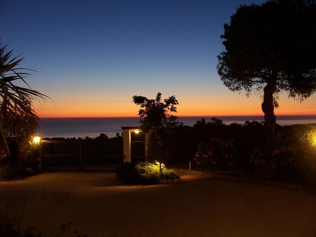 Bed And Breakfast " Il Tesoro Di Mario " Falconara Marittima Exteriör bild