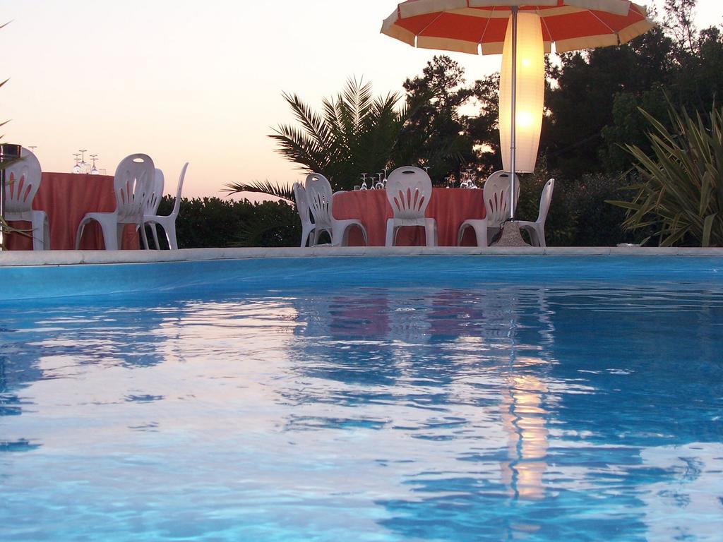 Bed And Breakfast " Il Tesoro Di Mario " Falconara Marittima Exteriör bild