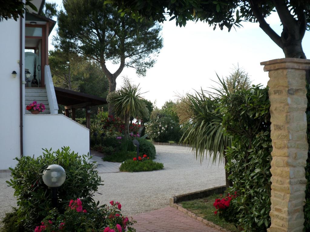Bed And Breakfast " Il Tesoro Di Mario " Falconara Marittima Exteriör bild