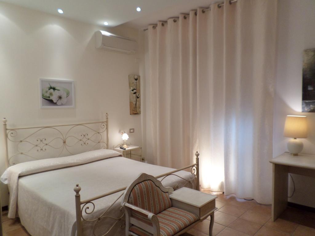Bed And Breakfast " Il Tesoro Di Mario " Falconara Marittima Exteriör bild