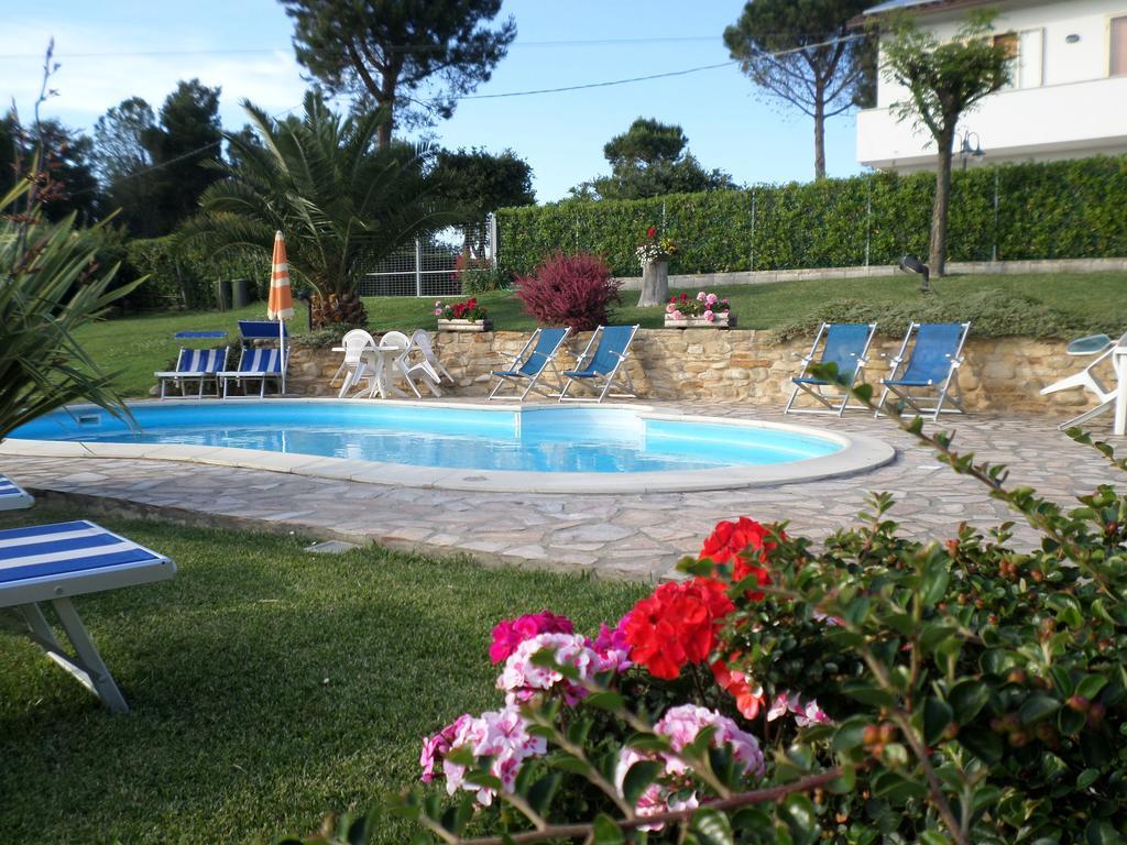 Bed And Breakfast " Il Tesoro Di Mario " Falconara Marittima Exteriör bild