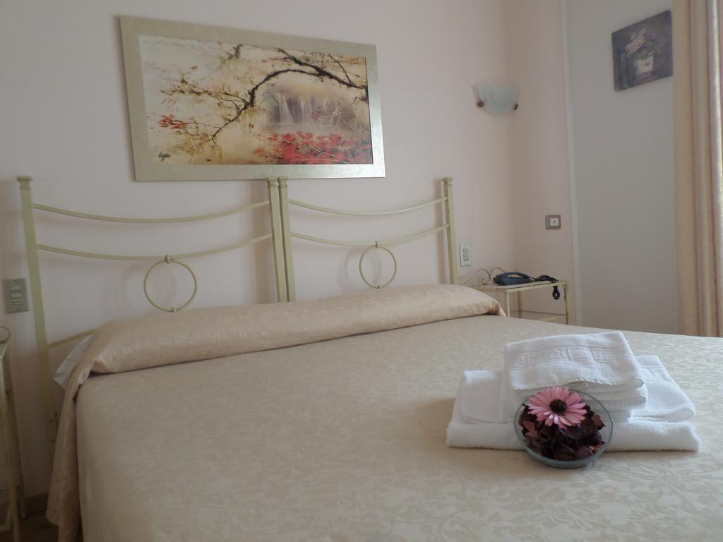 Bed And Breakfast " Il Tesoro Di Mario " Falconara Marittima Exteriör bild