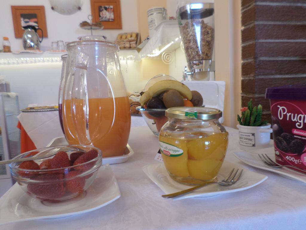 Bed And Breakfast " Il Tesoro Di Mario " Falconara Marittima Exteriör bild